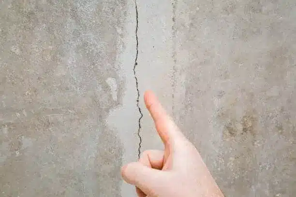 Severe wall crack